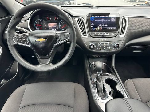 Used 2023 Chevrolet Malibu LT FWD image 4