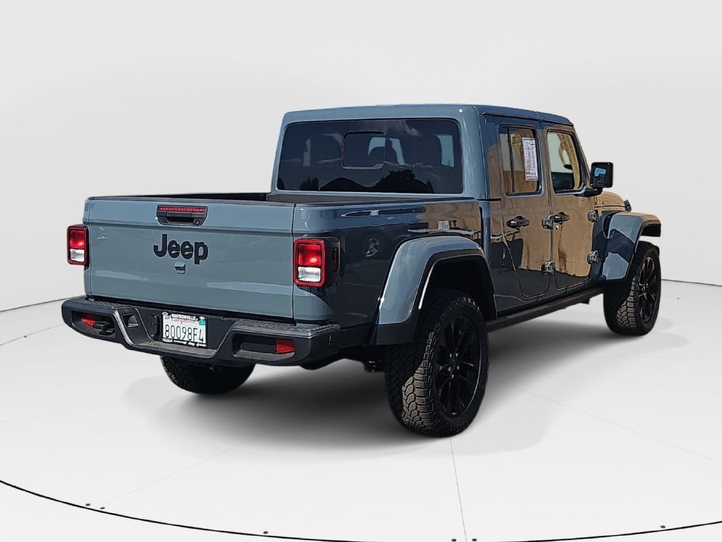 Used 2025 Jeep Gladiator Sport AWD/4WD image 3