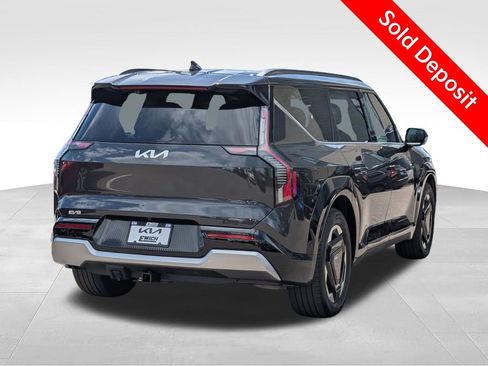 Used 2024 Kia EV9 Land w/ Towing Package AWD/4WD image 5