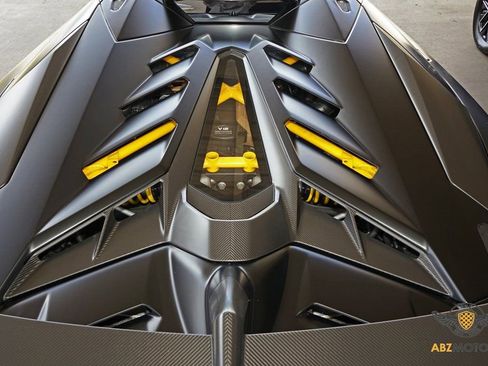 Used 2021 Lamborghini Aventador SVJ image 33