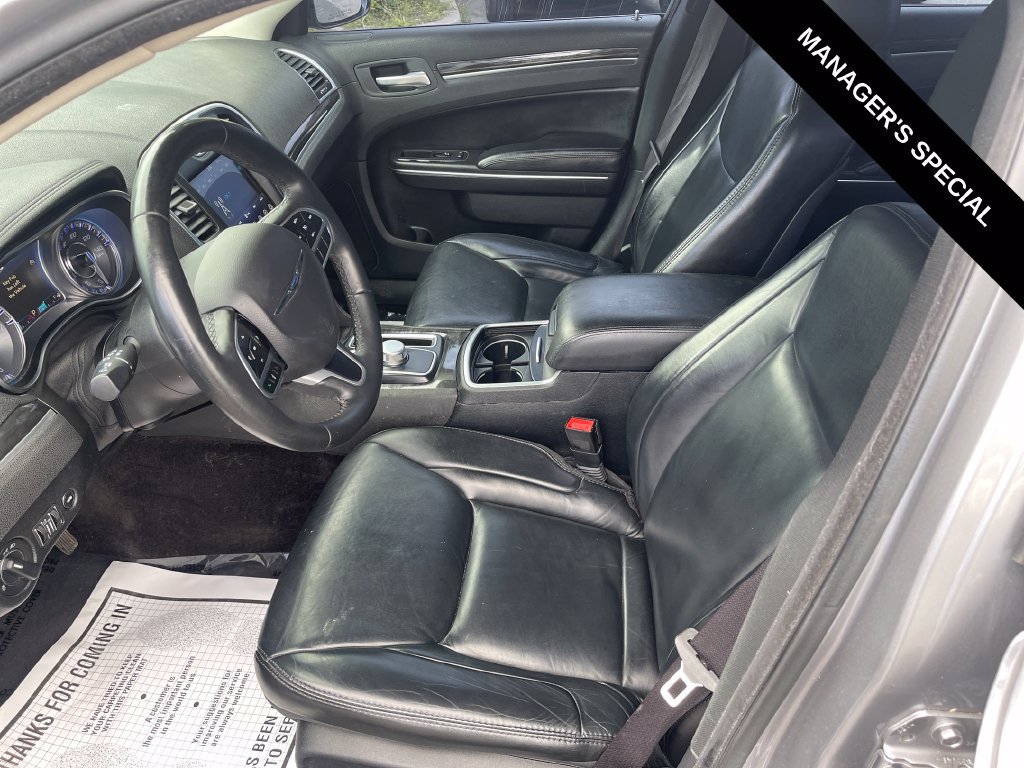Used 2017 Chrysler 300 Limited RWD image 12