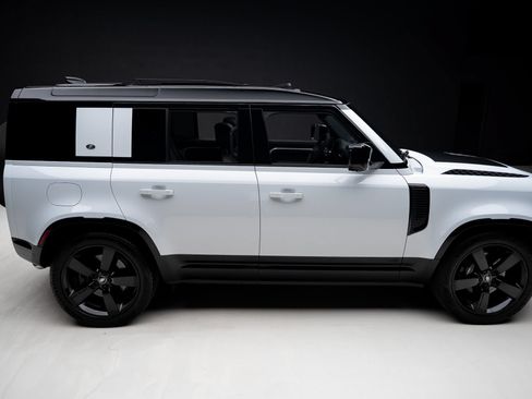 Used 2023 Land Rover Defender 110 AWD/4WD image 39