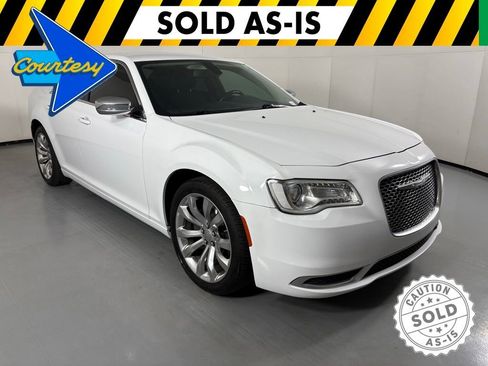 Used 2019 Chrysler 300 Touring w/ Chrome Appearance Package RWD image 1