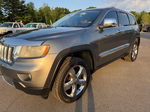 Used 2012 Jeep Grand Cherokee Overland AWD/4WD image 9