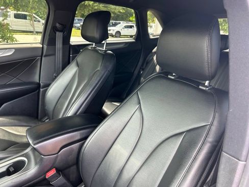 Used 2019 Lincoln MKC Premiere FWD image 21
