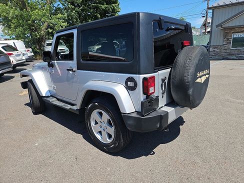 Used 2012 Jeep Wrangler Sahara w/ Connectivity Group AWD/4WD image 5
