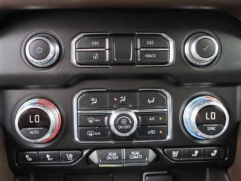 Used 2024 GMC Yukon SLT w/ SLT Luxury Package image 52