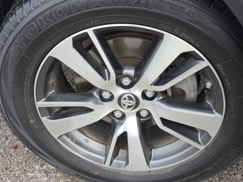 Used 2018 Toyota RAV4 XLE image 10