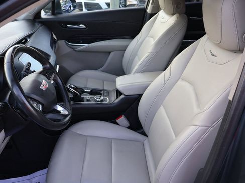 Used 2020 Cadillac XT4 Luxury w/ Cold Weather Package image 12