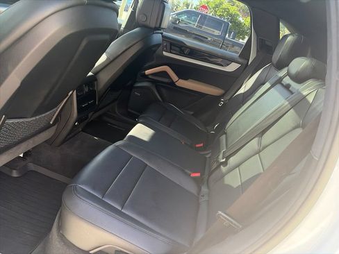 Certified 2024 Porsche Cayenne AWD/4WD image 8