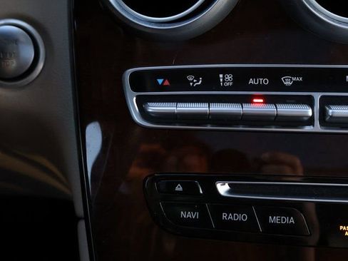 Used 2019 Mercedes-Benz GLC 350e 4MATIC image 29