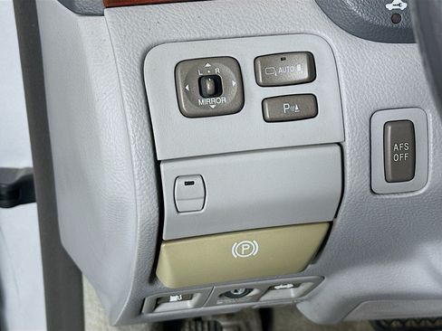 Used 2005 Lexus LS 430 RWD image 16