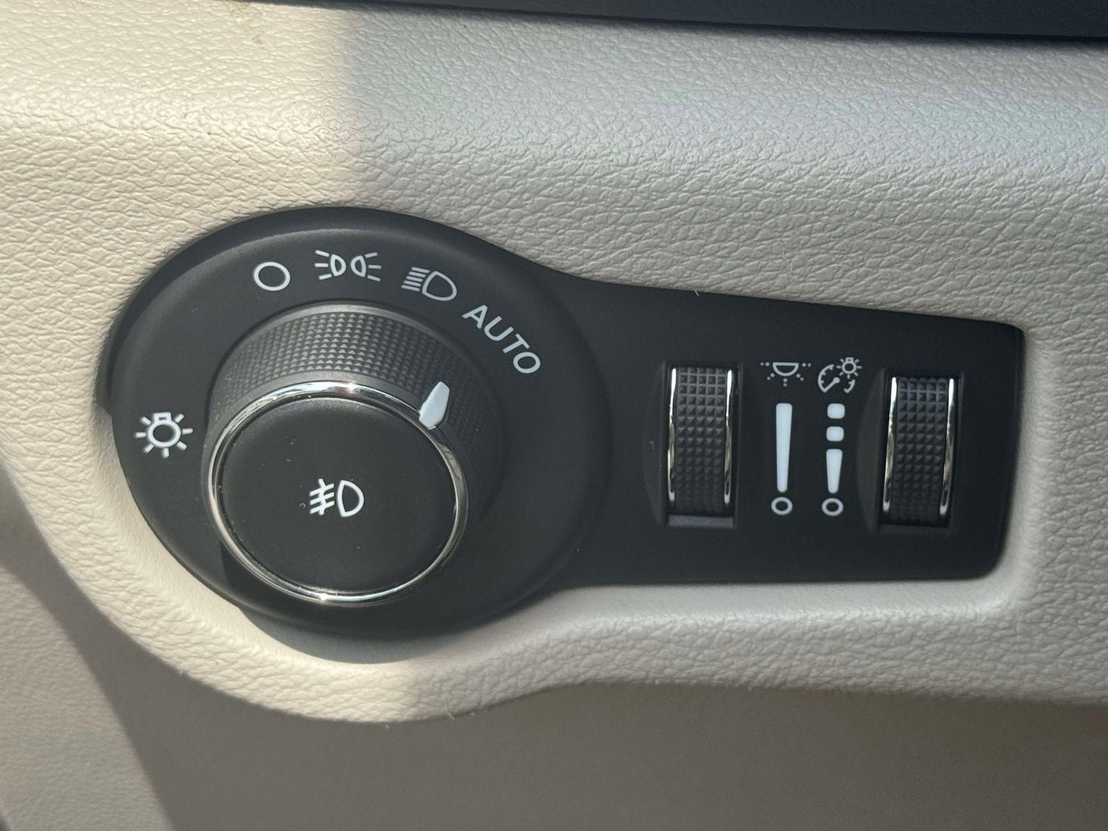 Used 2020 Chrysler Pacifica Touring-L w/ Advanced Safetytec Group FWD image 20