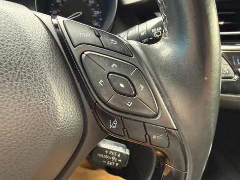 Used 2019 Toyota C-HR XLE FWD image 42