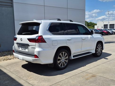 Used 2017 Lexus LX 570 4WD w/ Luxury Package image 4