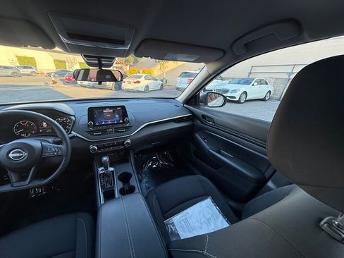 Used 2025 Nissan Altima 2.5 S FWD image 31