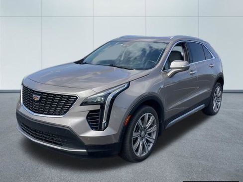 Certified 2023 Cadillac XT4 Luxury w/ Cold Weather Package AWD/4WD image 1