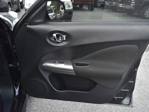 Used 2011 Nissan Juke S image 31