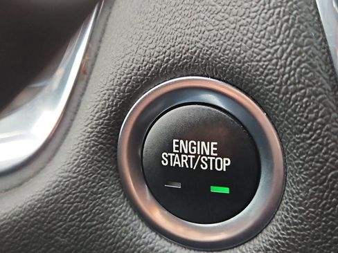 Used 2023 Chevrolet Traverse LT FWD image 16