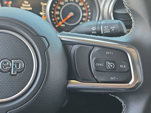 Used 2018 Jeep Wrangler Unlimited Sahara AWD/4WD image 20