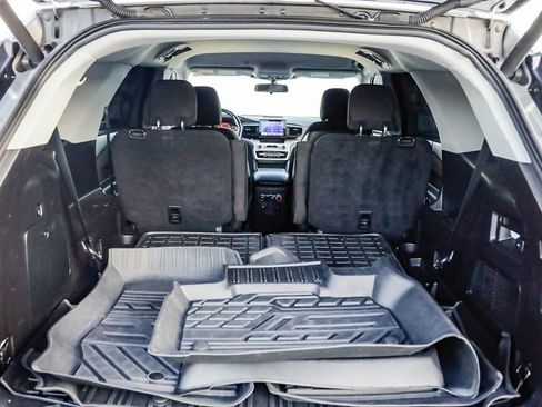 Used 2020 Ford Explorer XLT image 26