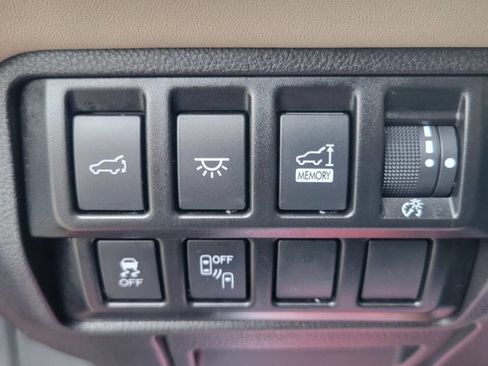 Used 2022 Subaru Ascent Touring image 8