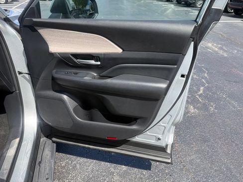Used 2024 Toyota Grand Highlander AWD image 23