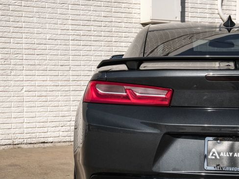 Used 2018 Chevrolet Camaro SS image 38