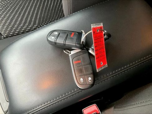 Used 2018 Dodge Journey SE image 12