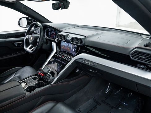 Used 2020 Lamborghini Urus AWD/4WD image 28