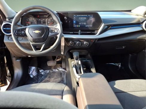 Used 2025 Chevrolet Trax LS w/ LS Convenience Package image 13