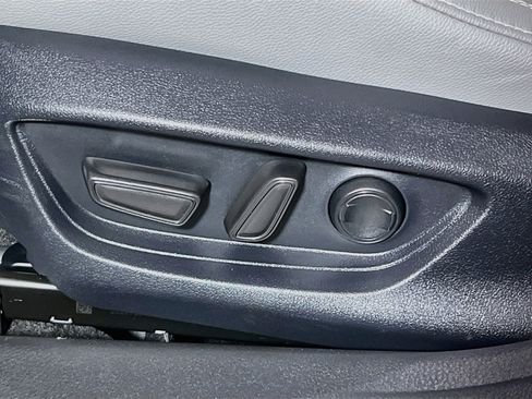 Used 2026 Toyota Camry SE FWD image 15