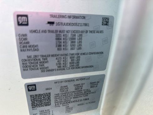 Certified 2025 GMC Sierra 1500 SLT image 29