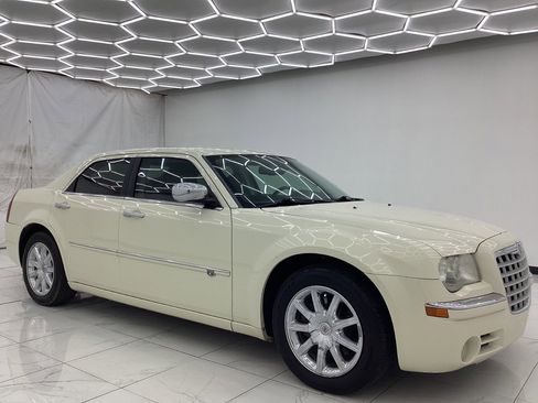 Used 2009 Chrysler 300 C image 6