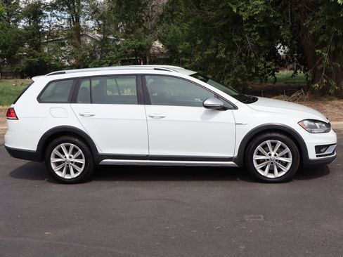 Used 2018 Volkswagen Golf Alltrack S AWD/4WD image 3