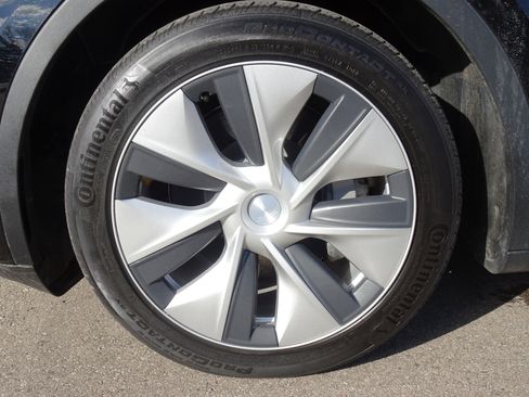 Used 2021 Tesla Model Y Long Range image 26