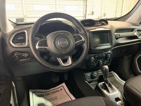 Used 2020 Jeep Renegade Latitude w/ Cold Weather Group image 4