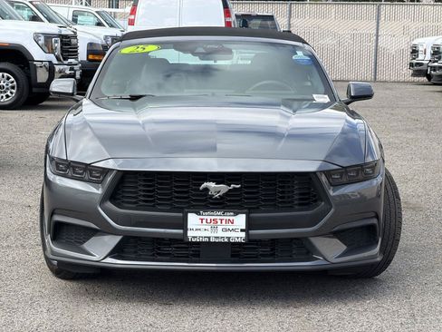 Used 2025 Ford Mustang Convertible RWD image 2