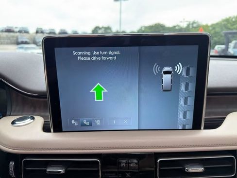 Used 2023 Lincoln Aviator Grand Touring w/ Equipment Group 301A AWD/4WD image 35