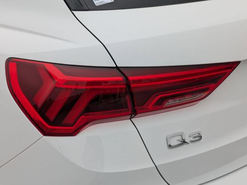 Used 2022 Audi Q3 2.0T Premium AWD/4WD image 17