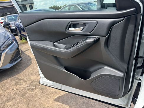 Used 2024 Nissan Rogue SV FWD image 18