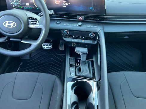 New 2025 Hyundai Elantra SEL image 11