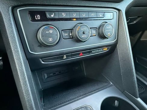 Used 2020 Volkswagen Atlas Cross Sport SE w/ Panoramic Sunroof Package FWD image 26