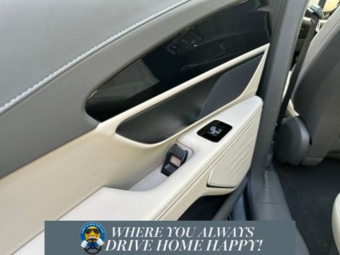 New 2025 Lincoln Nautilus Premier image 21