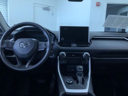 Used 2025 Toyota RAV4 XLE AWD/4WD image 18