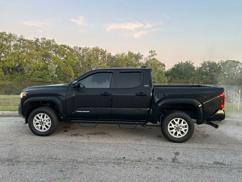 Certified 2024 Toyota Tacoma SR5 image 2