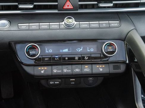 Certified 2025 Hyundai Elantra Limited FWD image 19