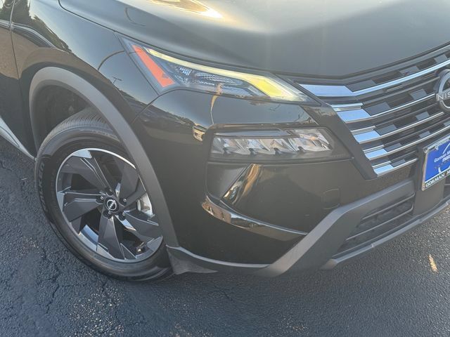 Used 2026 Nissan Rogue SV FWD image 3