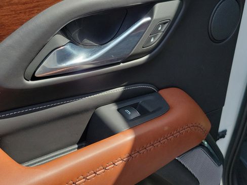 Used 2023 GMC Yukon Denali Ultimate image 7