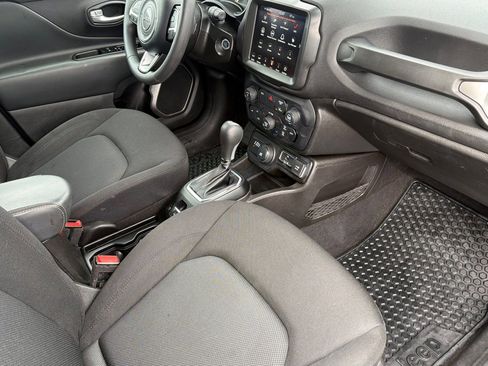 Used 2023 Jeep Renegade Latitude image 13